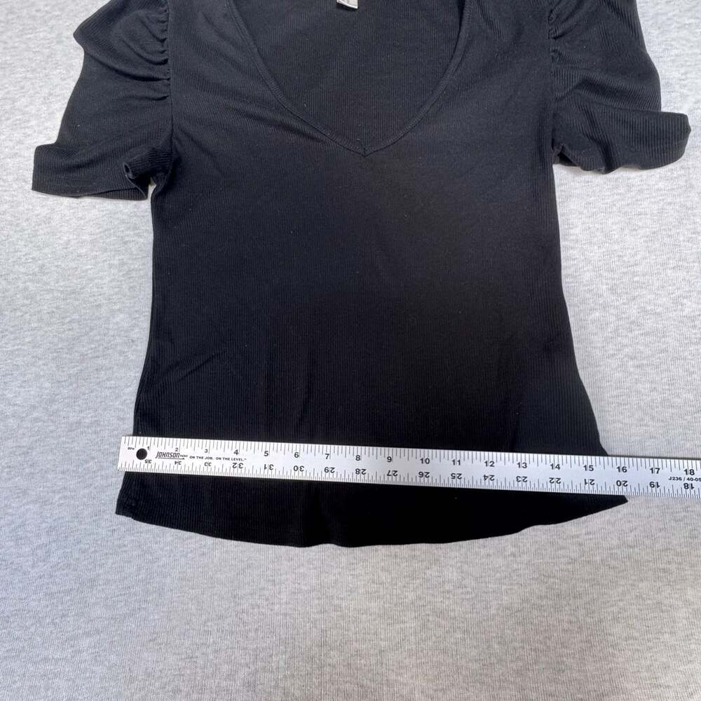 Women's Black Ribbed Short Puff Sleeve V-Neck Top Medium